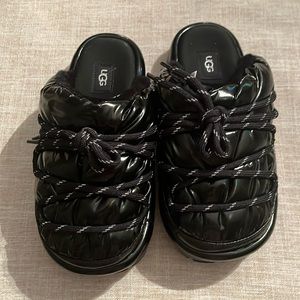 Ugg slip on’s. Size 5.